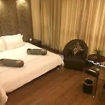 Shanghai Feel Town Hotel