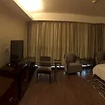 Shanghai Feel Town Hotel